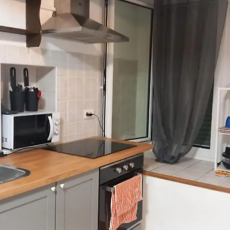 Vieille Apartment *